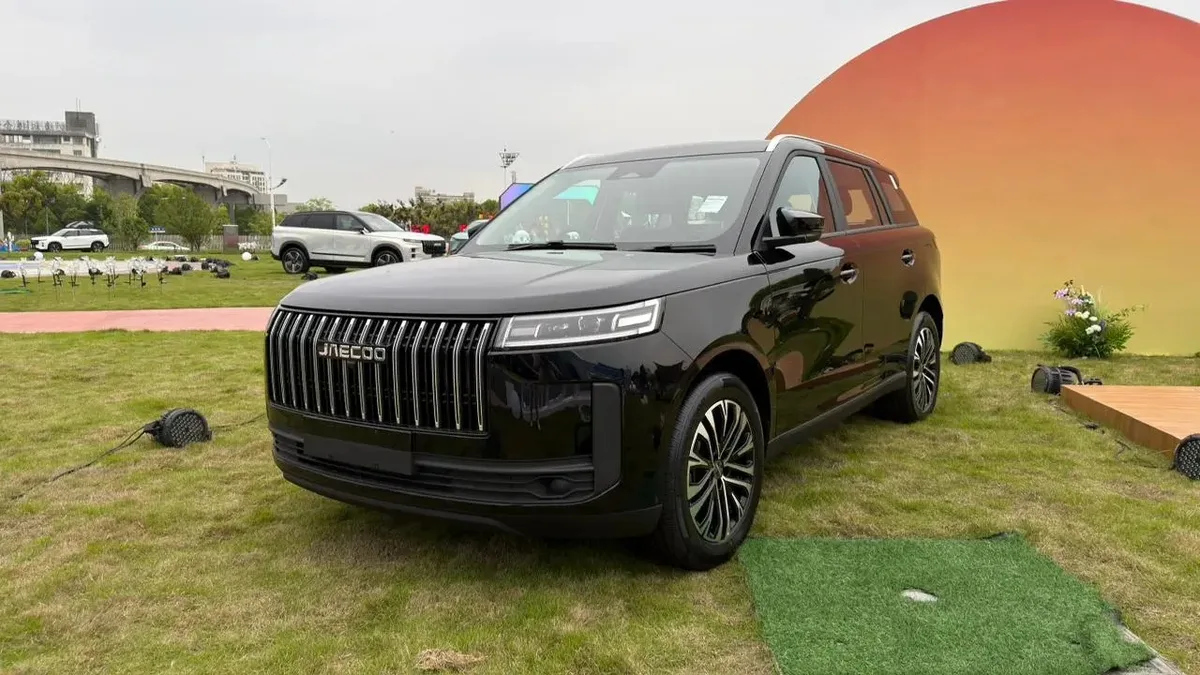 Jaecoo 5 chega ao Brasil com sistema híbrido de 224 cv