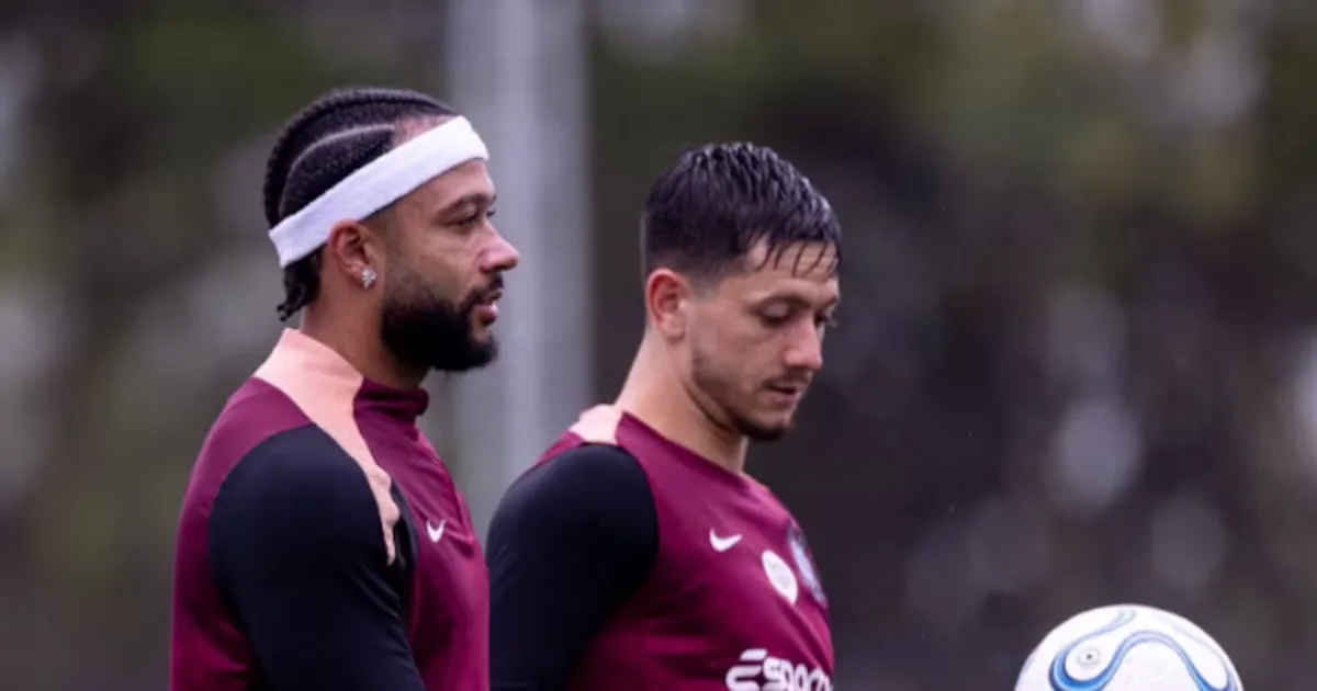 Jogadores do Corinthians citam salários atrasados em reunião com torcida