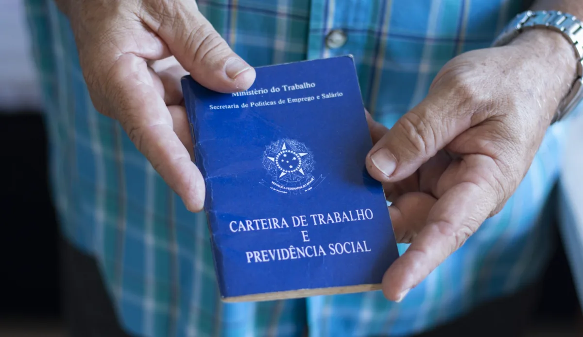 Abono PIS/Pasep de 2026 pode chegar a R$ 1.621; veja como consultar
