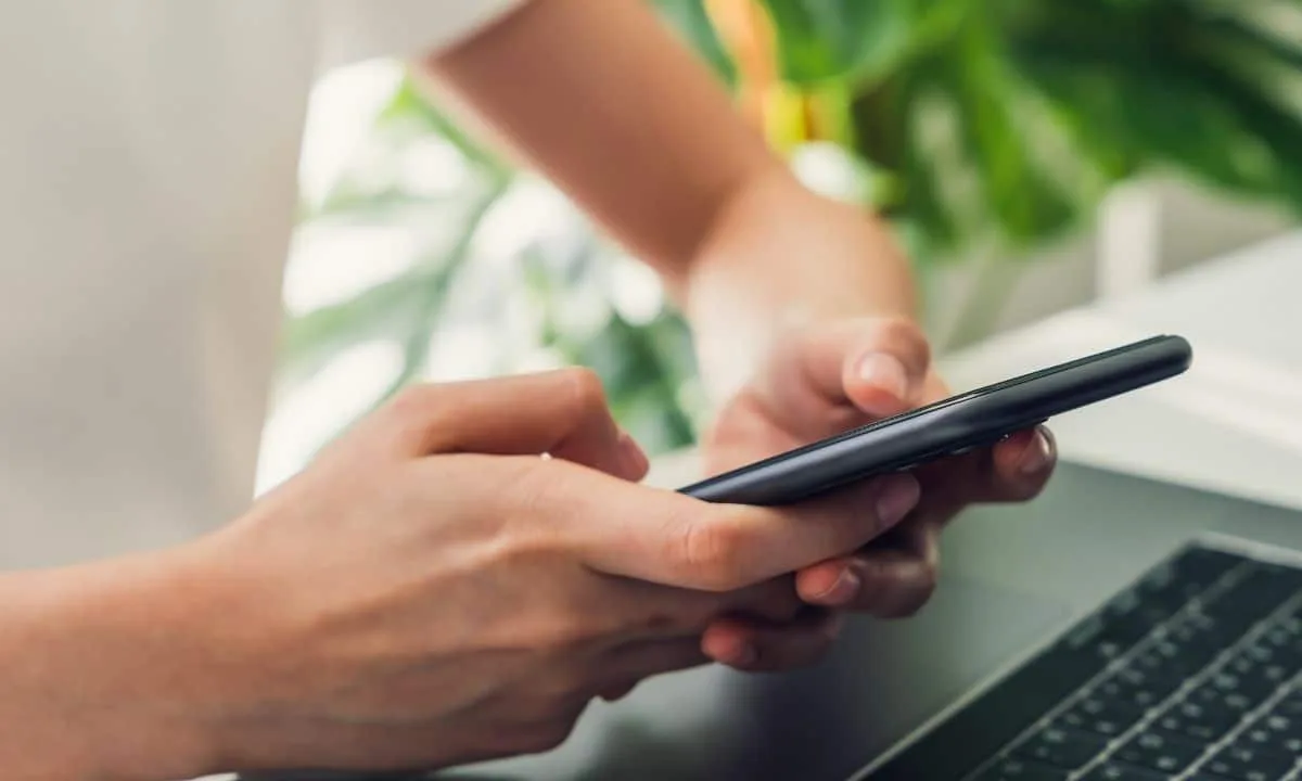 Excesso de notificações pode fragmentar atenção e dificultar o descanso
