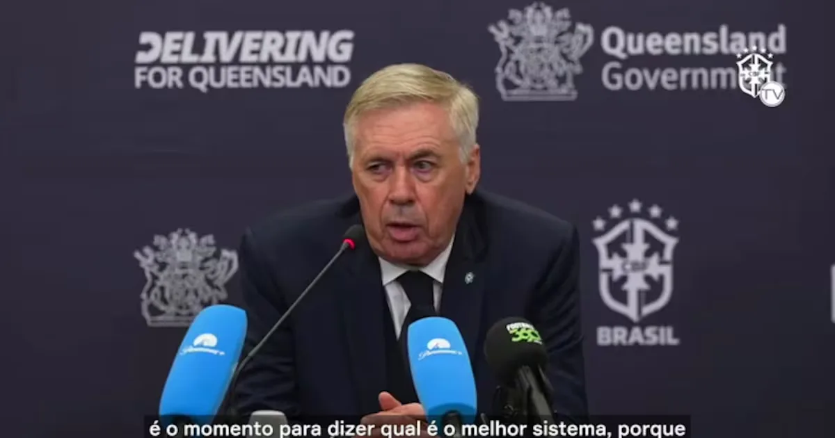 Treinador avalia sistemas usados em amistosos contra a Austrália