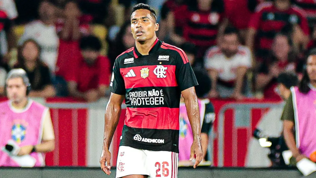 PC Oliveira explica por que não viu falta de Alex Sandro em Savarino