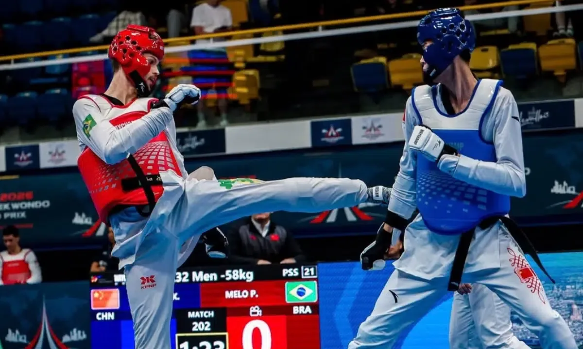 Paulo Melo vence duas lutas, mas é eliminado nas quartas em Paris