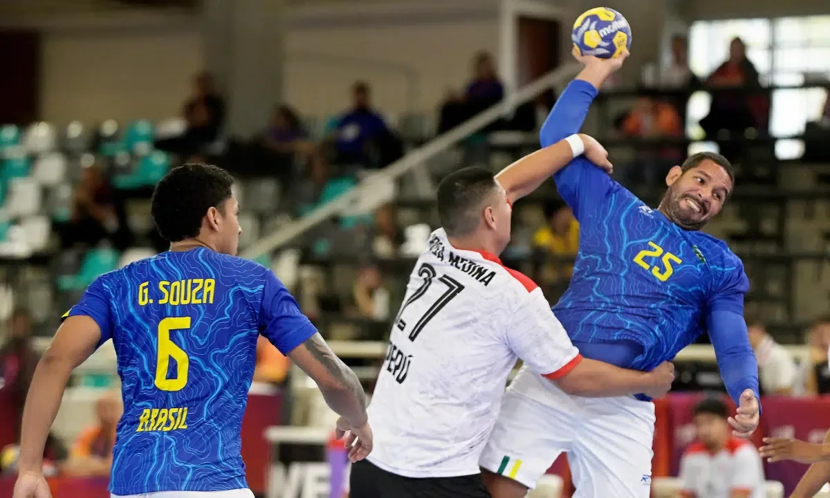 Vinícius Teixeira é escolhido porta-bandeira após bronze no handebol