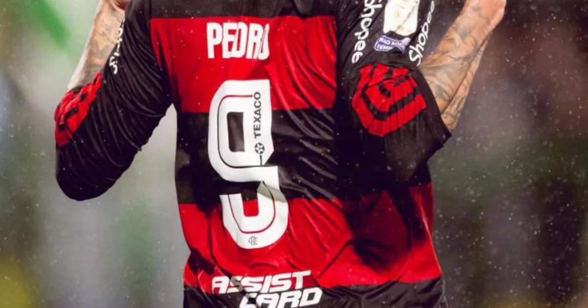 Pedro vê concorrência salarial no Flamengo enquanto aguarda definição contratual