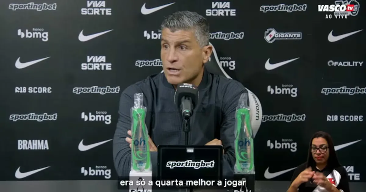 Pedro Emanuel destaca atuação coletiva do Vasco contra o Coritiba
