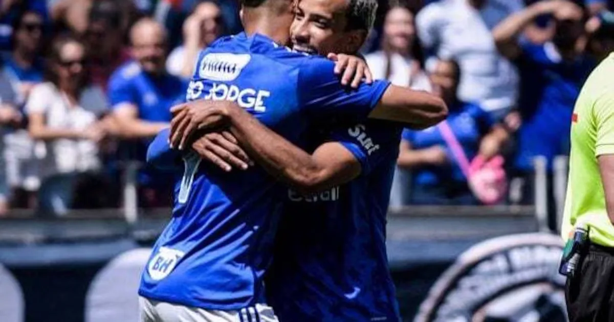 Matheus Pereira diz que cobrança de pênalti entre jogadores do Cruzeiro foi normal