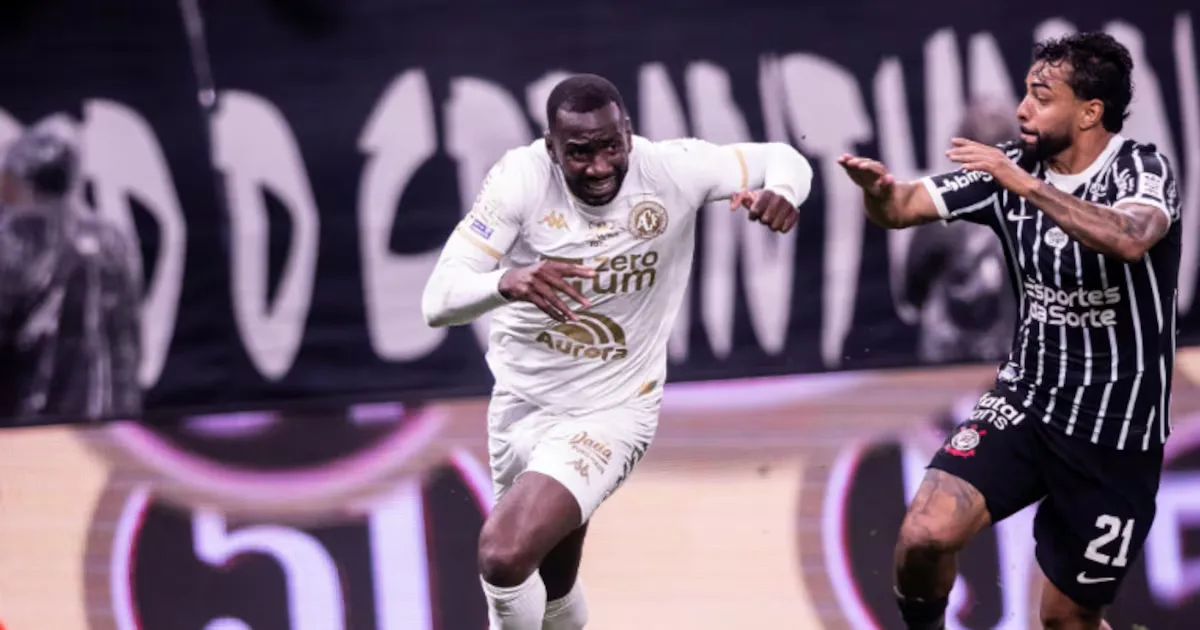 Bolasie celebra virada da Chapecoense sobre o Corinthians com churrasco