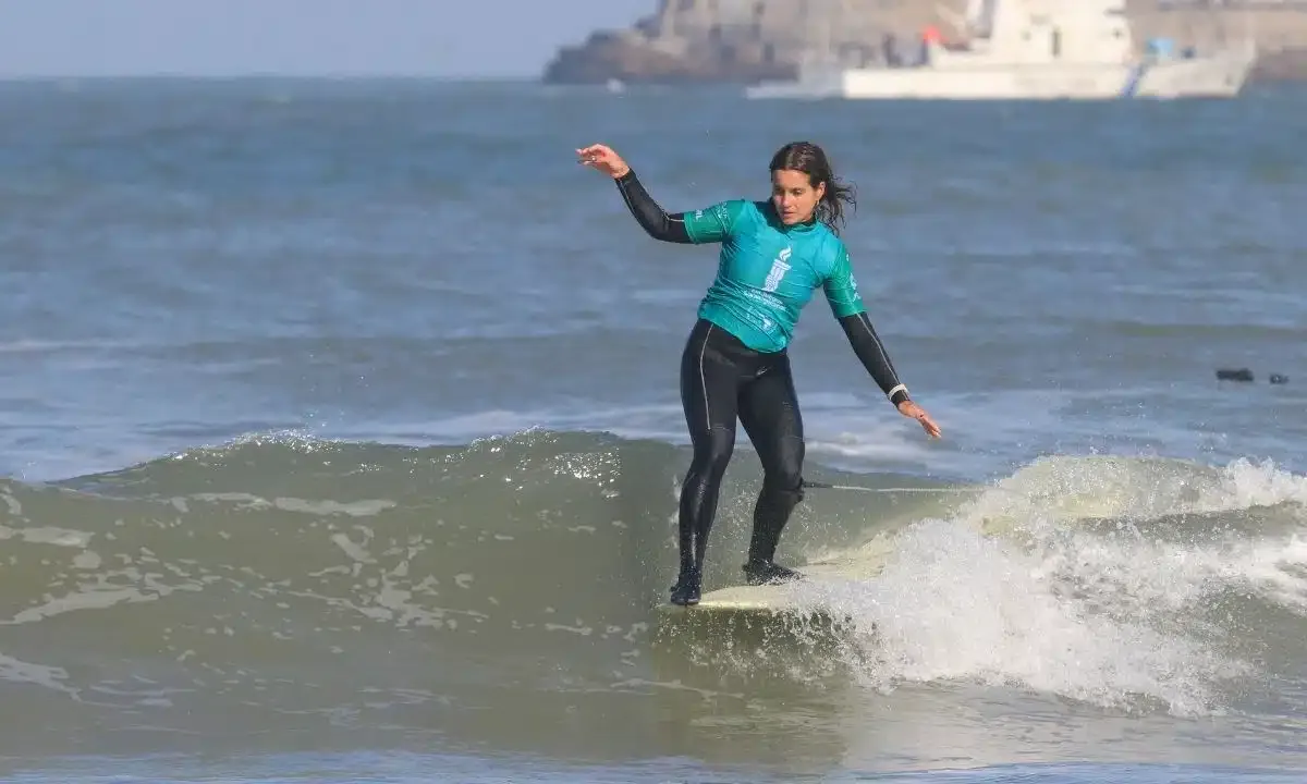 Chloe Calmon soma 12,07 pontos e disputa decisão do Longboard
