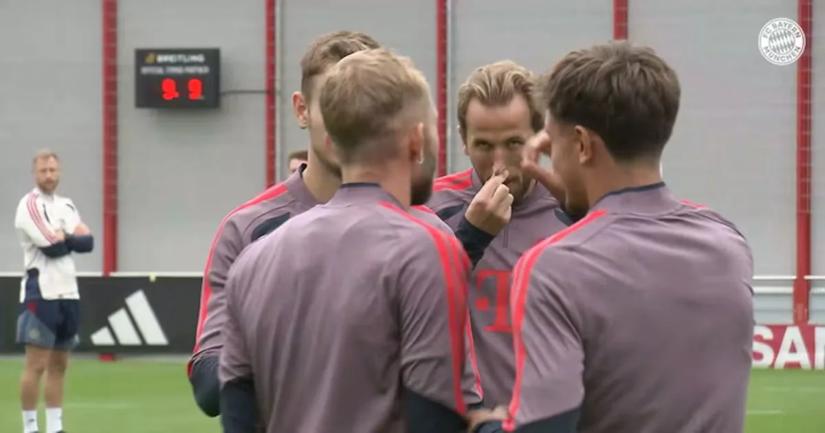 Kane e Díaz participam do último treino do Bayern antes de duelo europeu