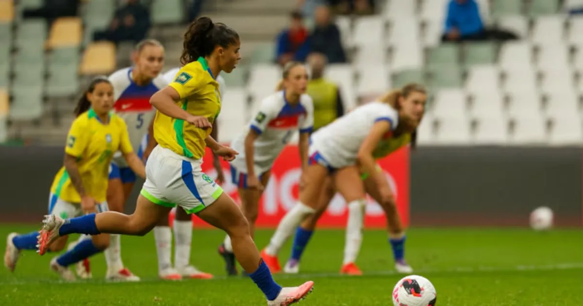 Brasil vence a Inglaterra e lidera grupo no Mundial feminino sub-20