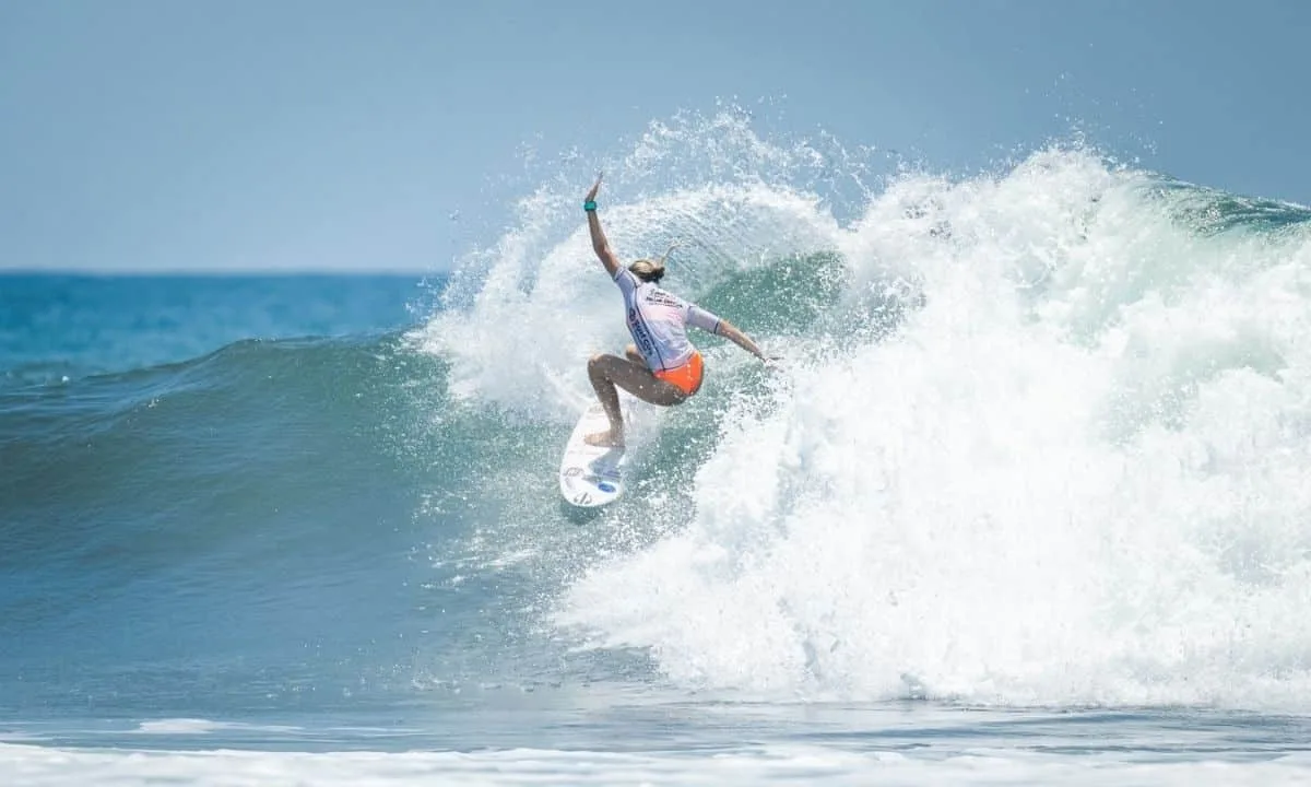 Brasil fecha Mundial Júnior de Surfe com dois atletas em finais