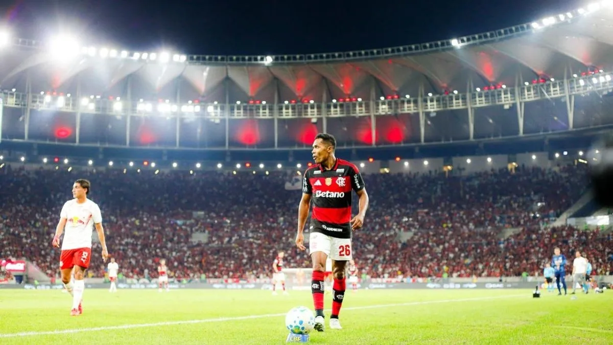 Alex Sandro lamenta lesão de Ayrton Lucas e alerta Flamengo após Data FIFA
