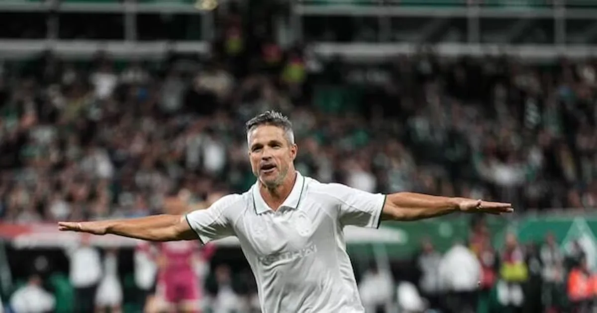 Diego Ribas participa de festa do Weserstadion e marca em vitória do Werder