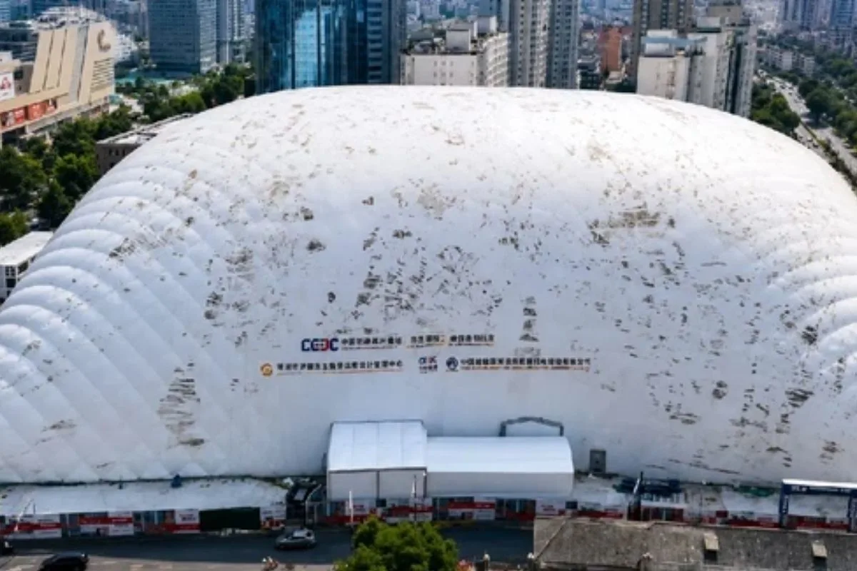 Cúpulas pressurizadas controlam poeira e ruído em obras na China