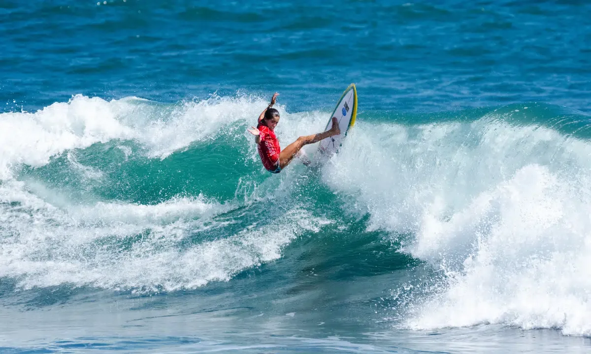 Brasileiros vencem baterias e avançam no Mundial Júnior de Surfe