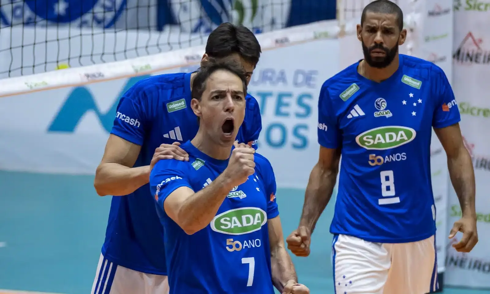 Oppenkoski lidera pontuação, e Cruzeiro bate Monte Carmelo no Mineiro