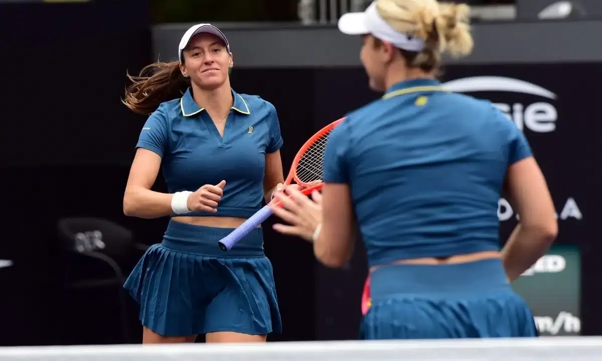 Stefani e Dabrowski fazem 6/0 e 6/1 e garantem vaga nas quartas