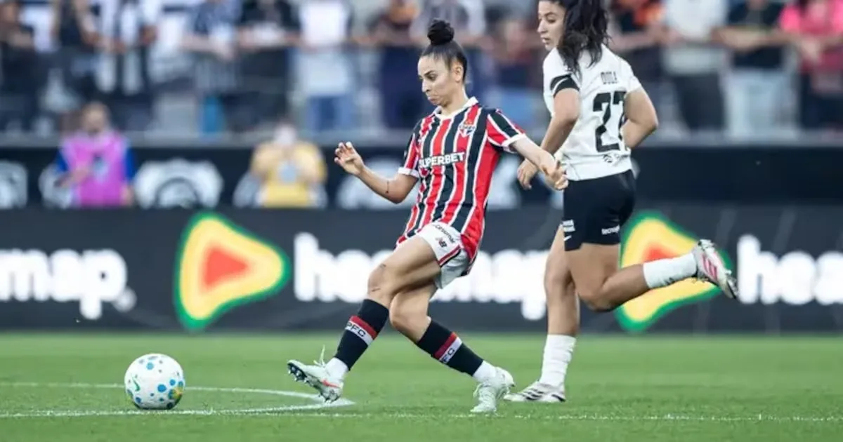 Isa Guimarães coloca o São Paulo na frente do Corinthians na final