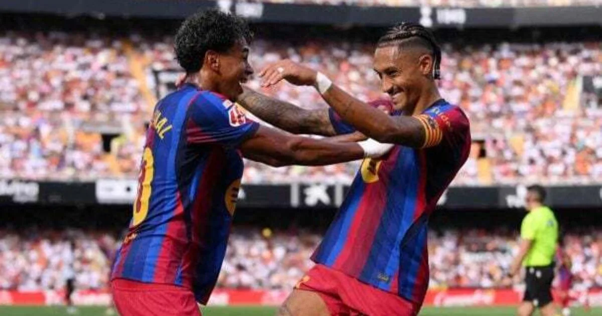 Raphinha soma sete participações em gols em quatro jogos pelo Barcelona