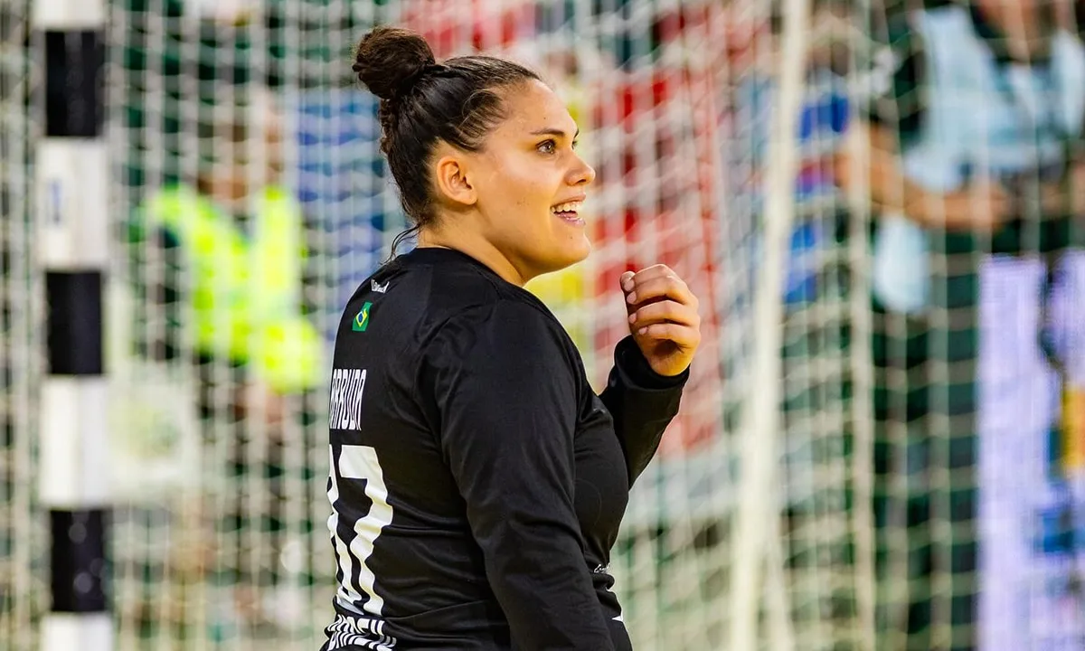 Renata Arruda ajuda Corona Brasov a vencer na Liga Europeia