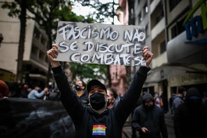 Nunca mais! (por Adriano Skrebsky Reinheimer)