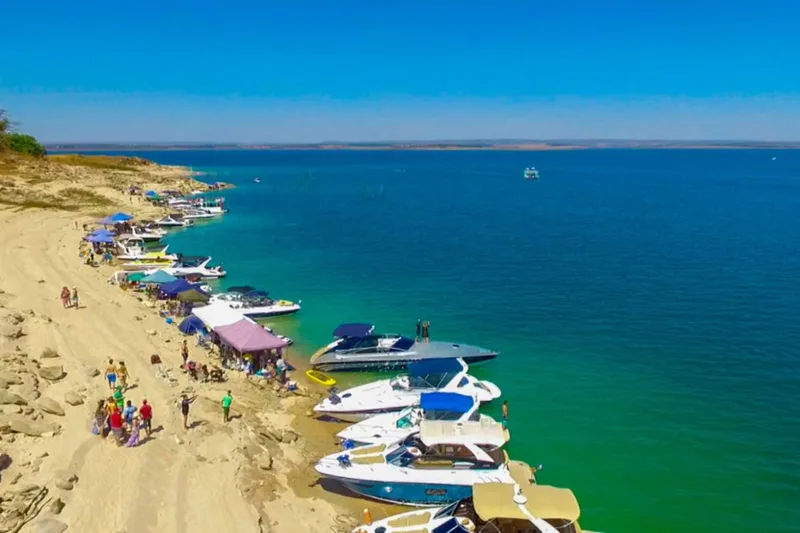 Seis destinos com praias, lagos e águas termais perto de Goiânia