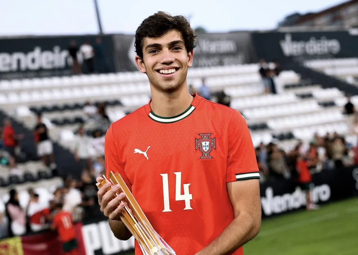 Thiago conquista torneio com Portugal e volta ao Fluminense