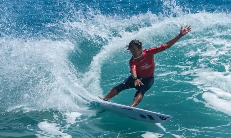 Arthur Vilar vence bateria, e Petrus Dantas avança no Mundial Júnior