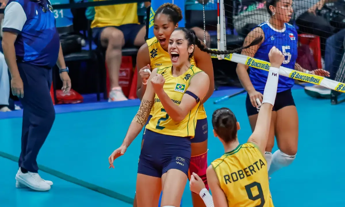 Brasil bate Chile por 3 a 0 e lidera Pré-Olímpico de vôlei feminino