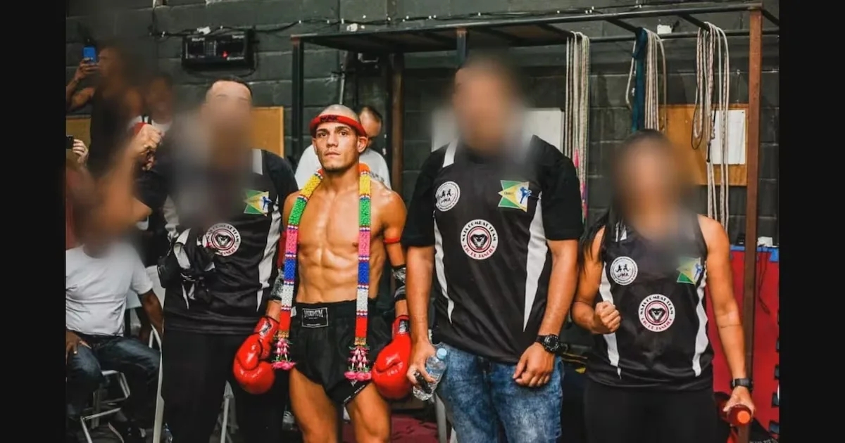 Lutador de muay-thai morre após ser baleado em bar no Rio