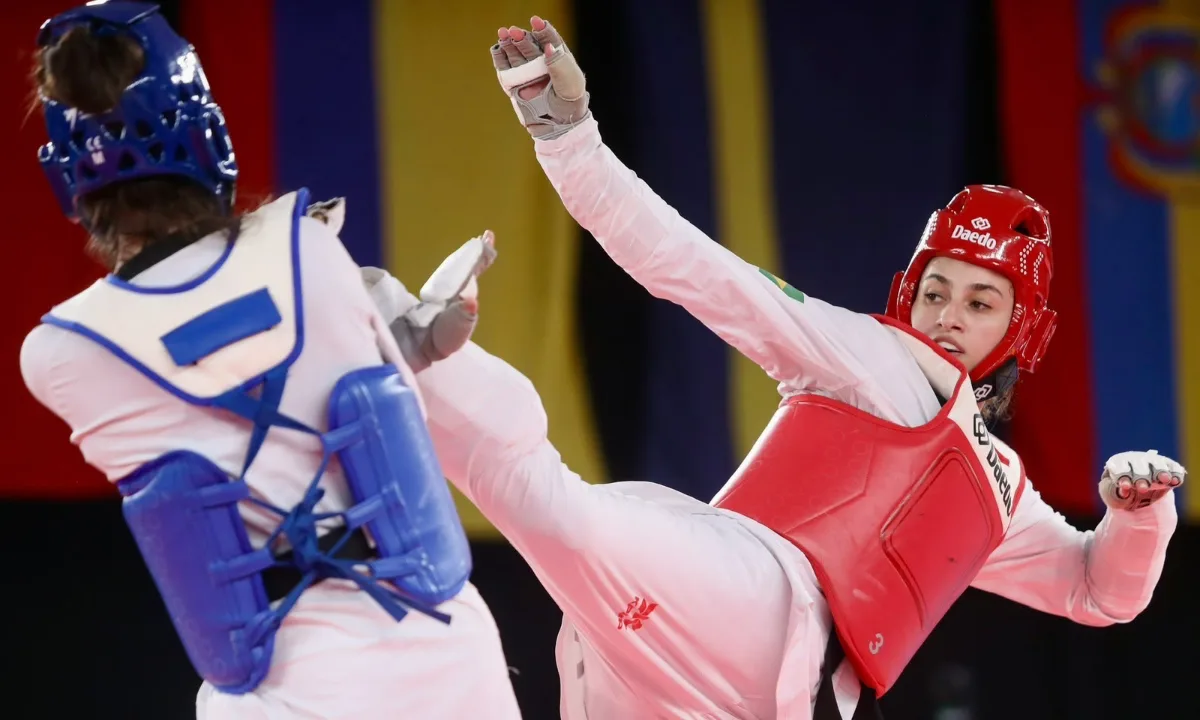 Henrique Marques e Milena Titoneli vencem no taekwondo em Santa Fé