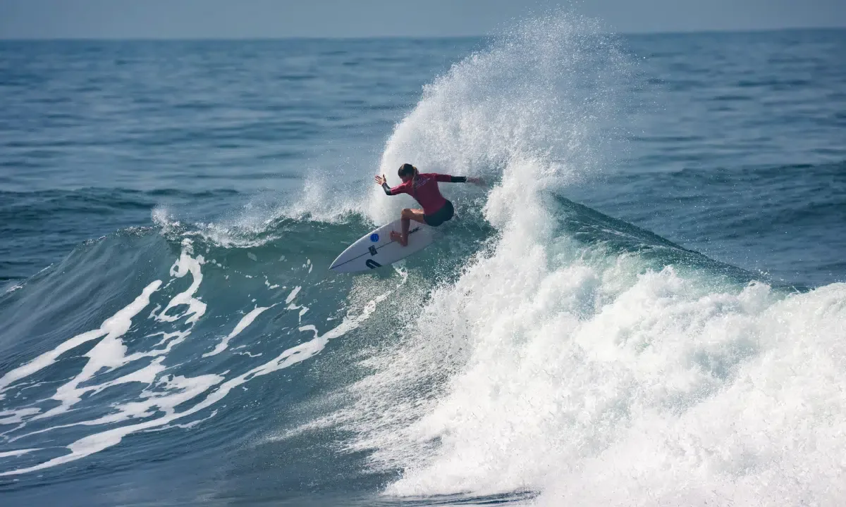 Três brasileiros avançam direto no Mundial Júnior de Surf da ISA