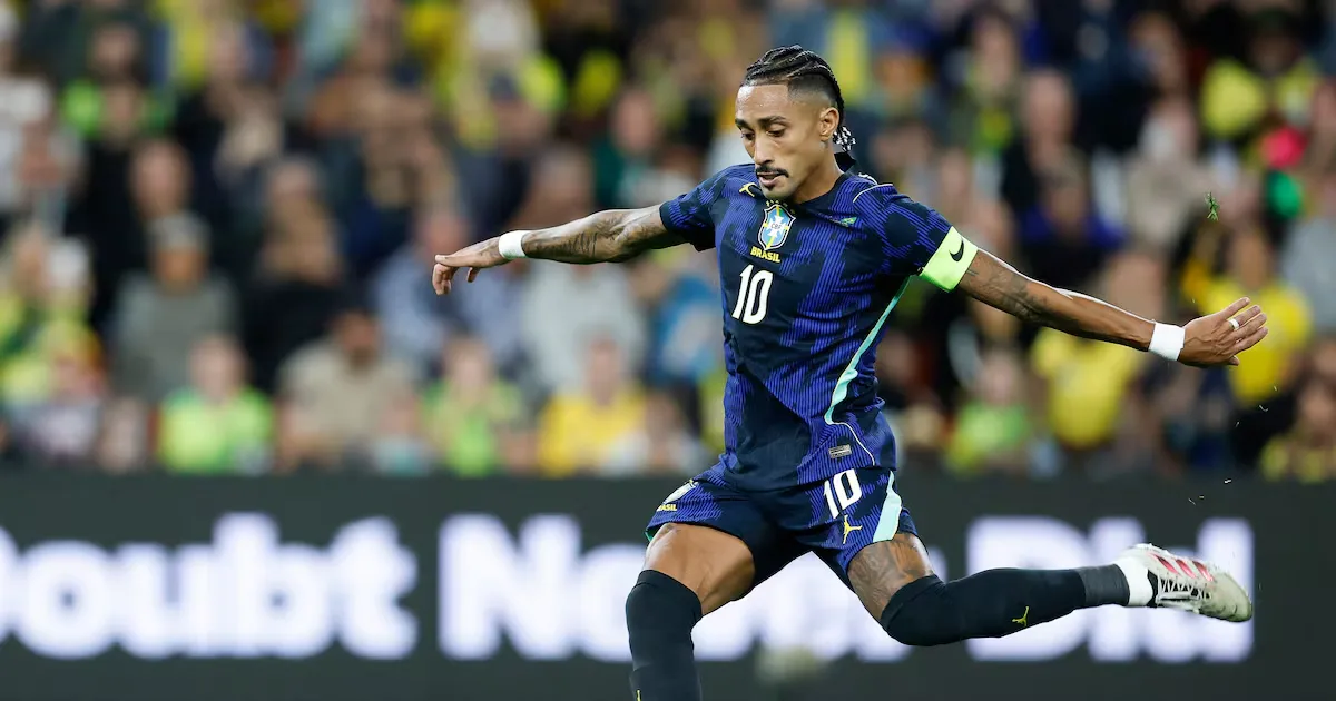 Raphinha sente a coxa direita e vira dúvida para próximo jogo do Brasil