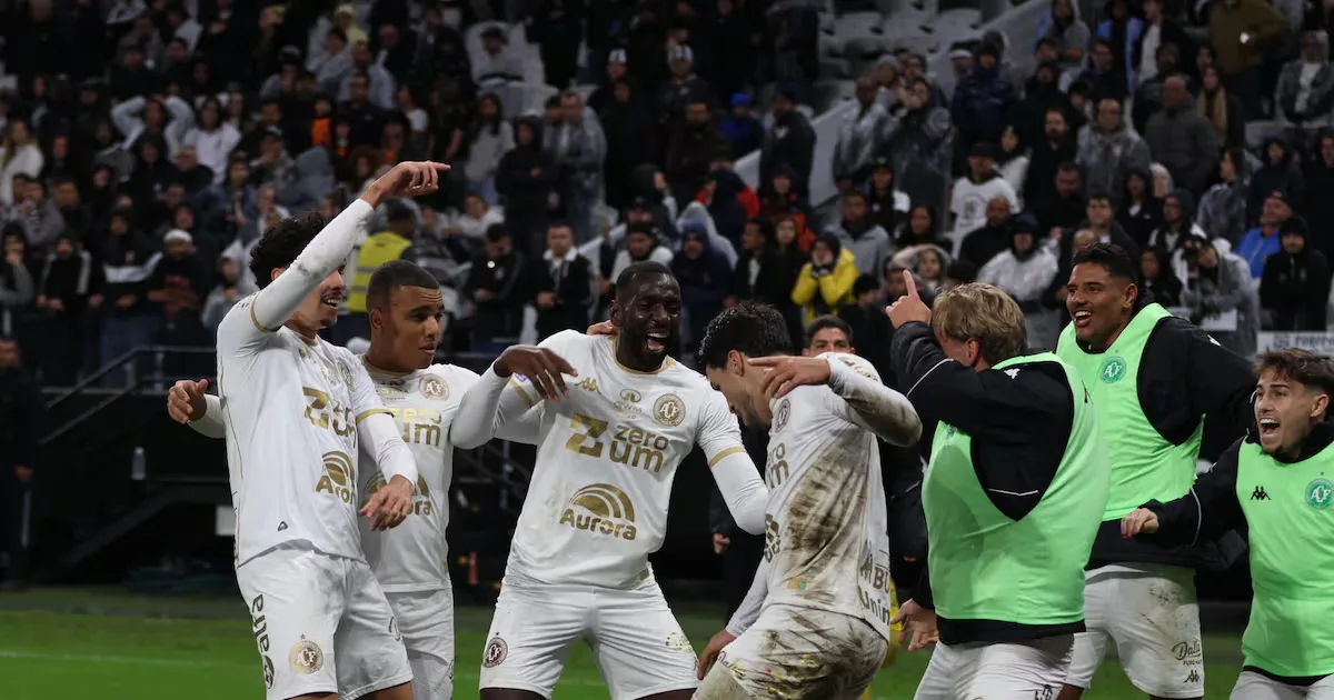 Corinthians perde para a Chapecoense e enfrenta cobrança antes da Libertadores