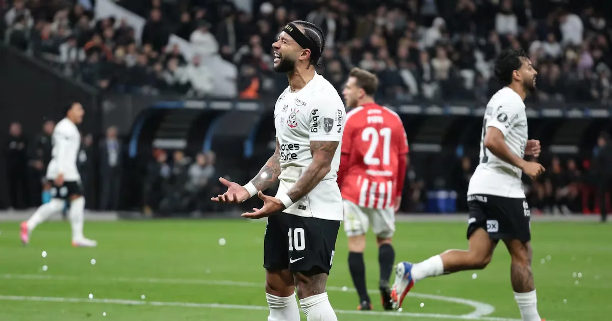 Memphis falha em três dos cinco pênaltis cobrados pelo Corinthians
