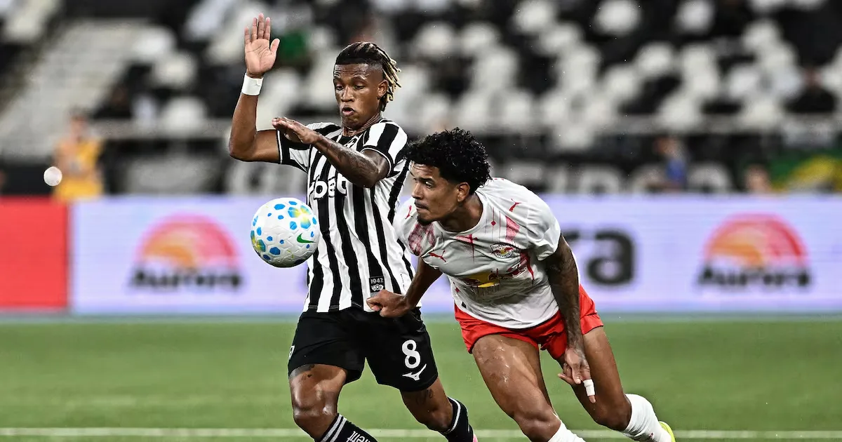 Botafogo busca empate com Bragantino após expulsão de Wallace Yan