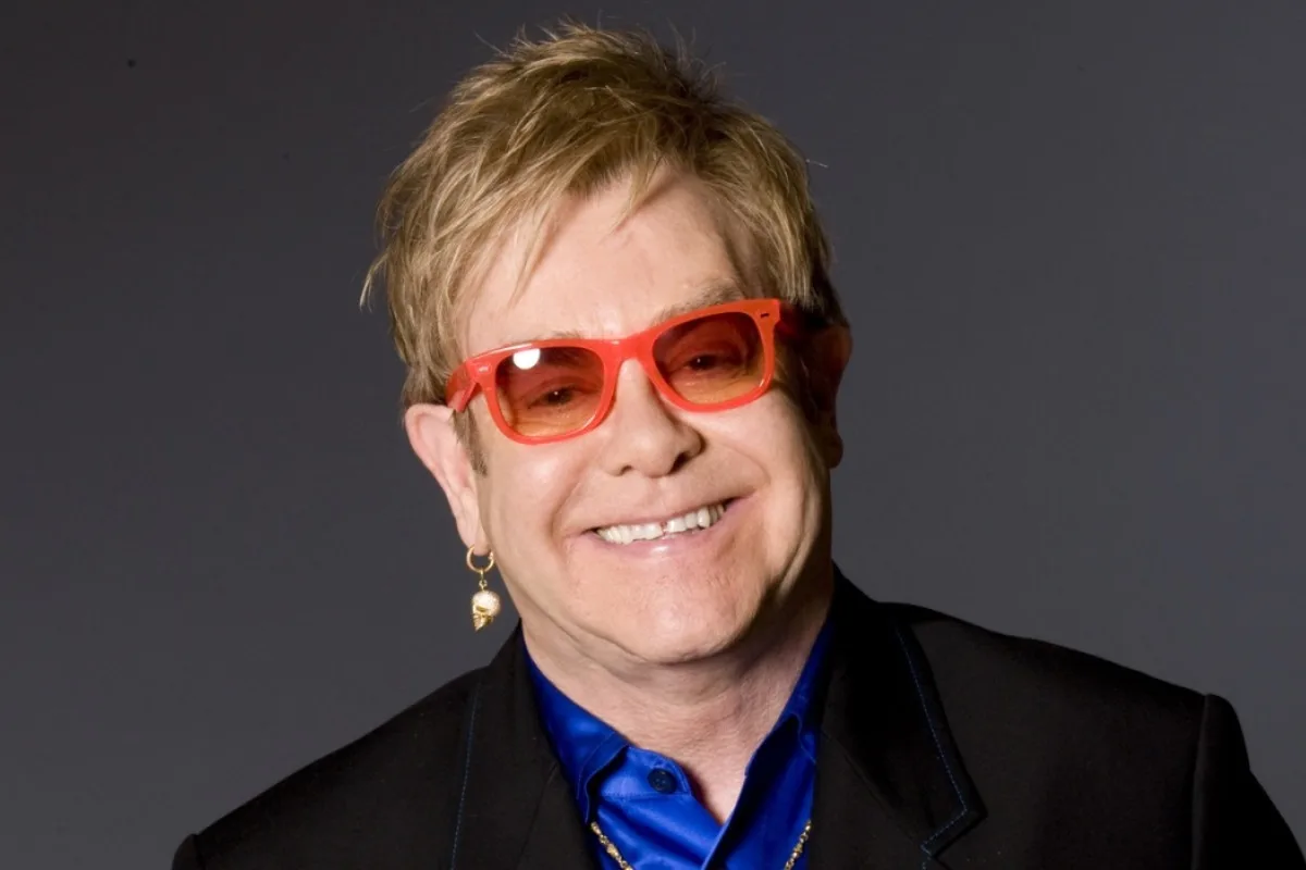 Elton John revela como pedir ajuda marcou sua recuperação