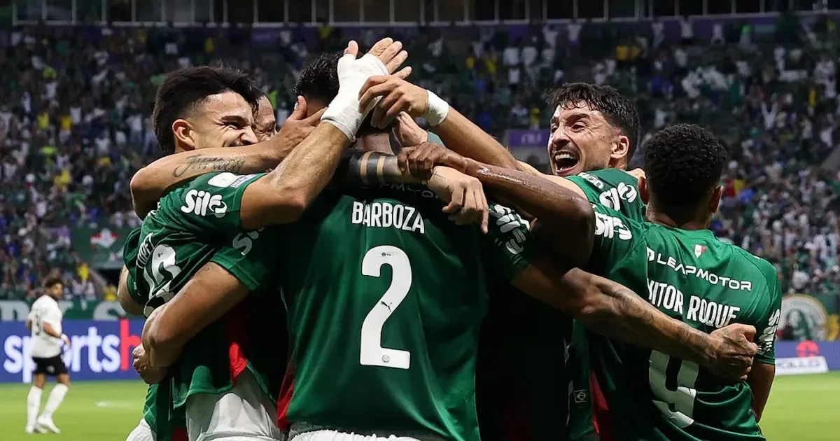 Palmeiras vence Corinthians por 4 a 1 e chega aos 63 pontos