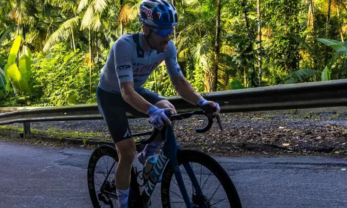 McNulty vence Mundial de estrada, e Avancini deixa prova na estreia