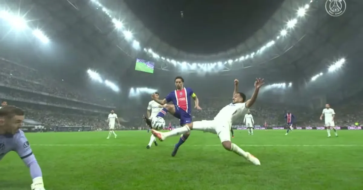 Marquinhos marca o gol decisivo do PSG contra o Marseille