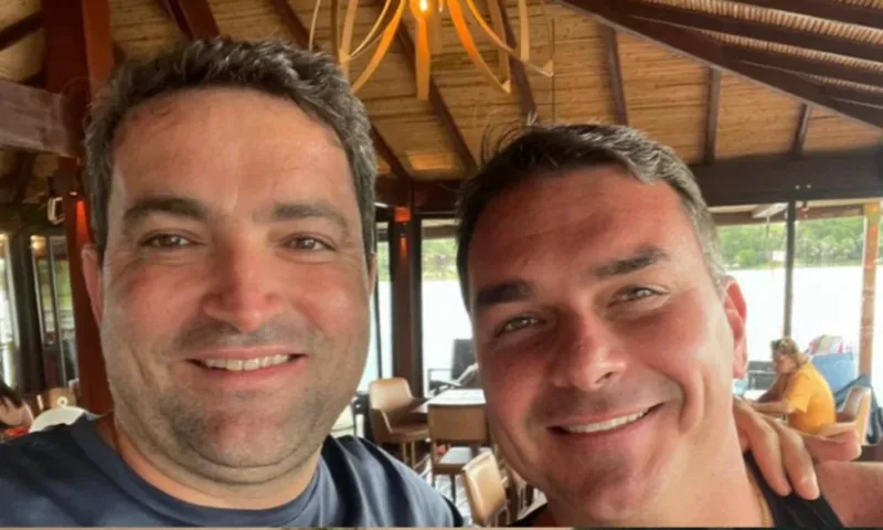 Jato não é uber: quem paga os voos internacionais de Flávio Bolsonaro?