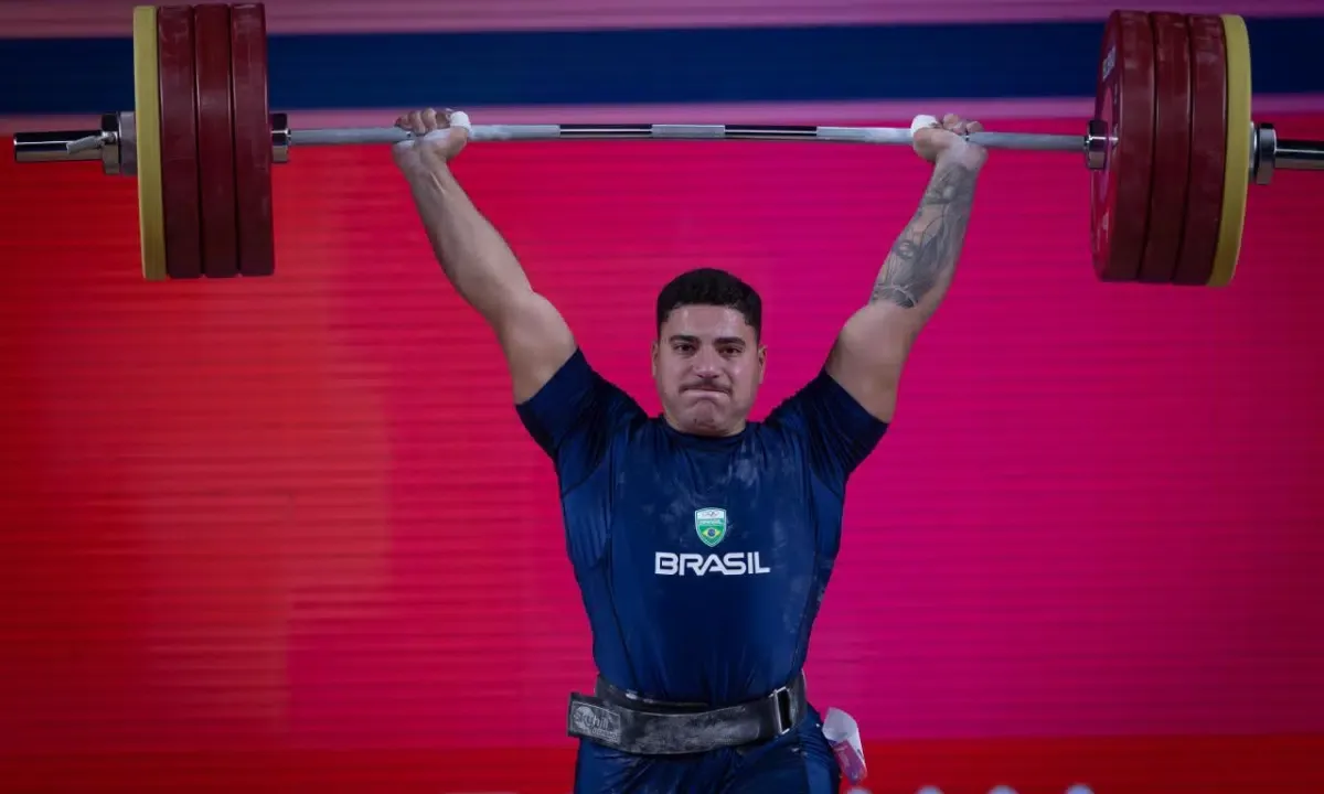 Matheus Pessanha leva ouro no levantamento de peso mesmo lesionado