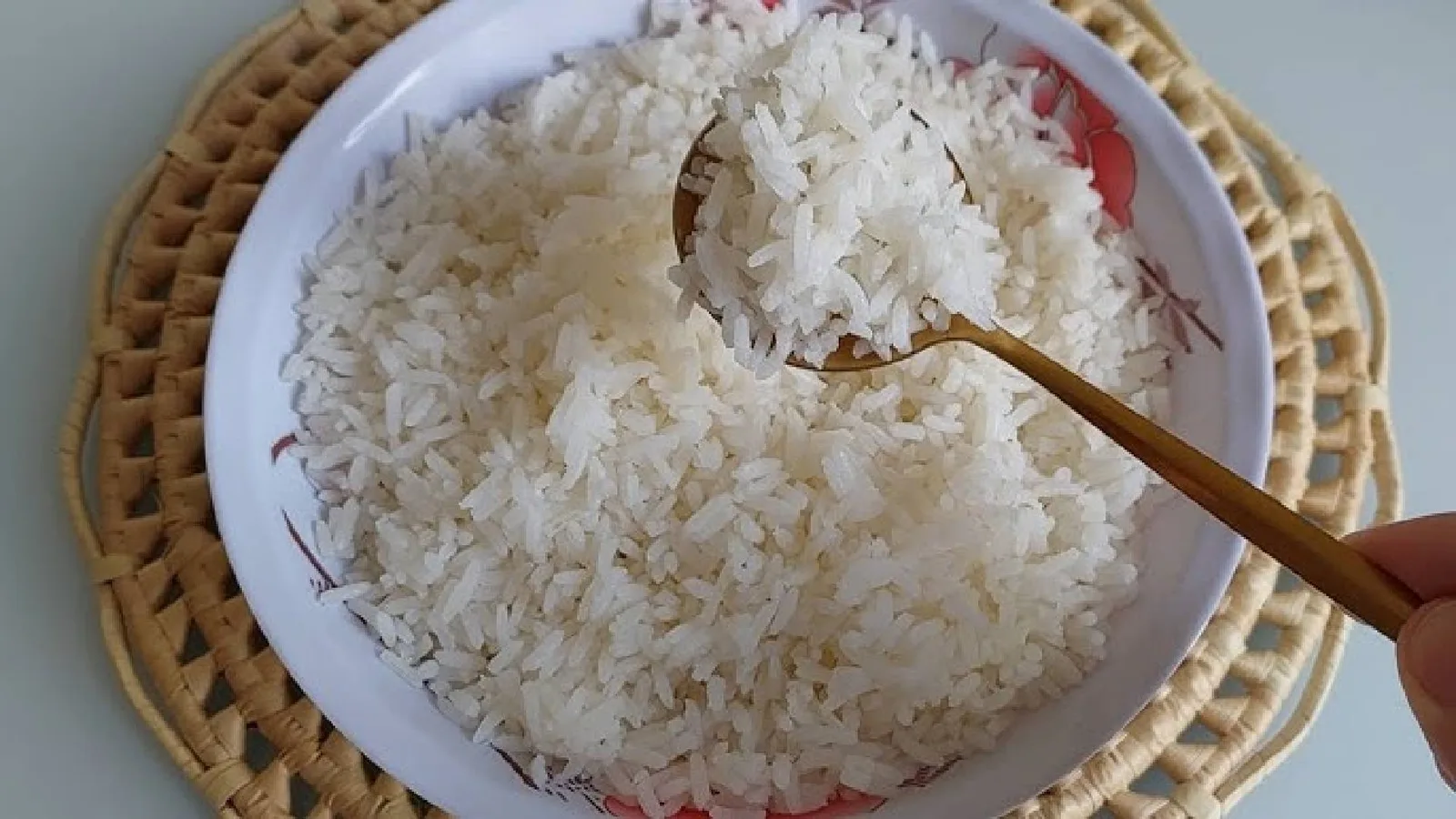 O que fazer para manter o arroz branco soltinho durante o cozimento