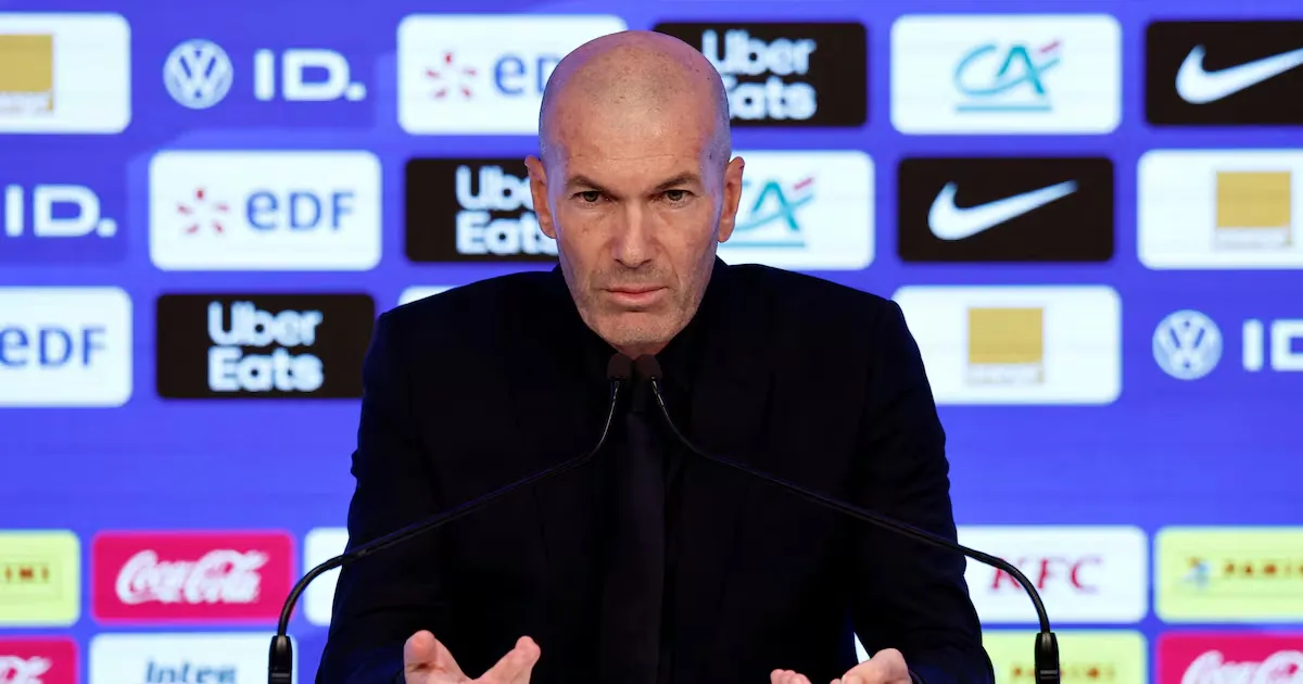 Pedido de fã transforma coletiva de Zidane em cena descontraída na Turquia