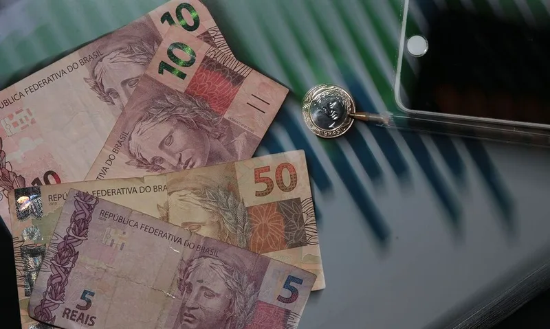 Bolsa Família terá piso de R$ 691 a partir de outubro