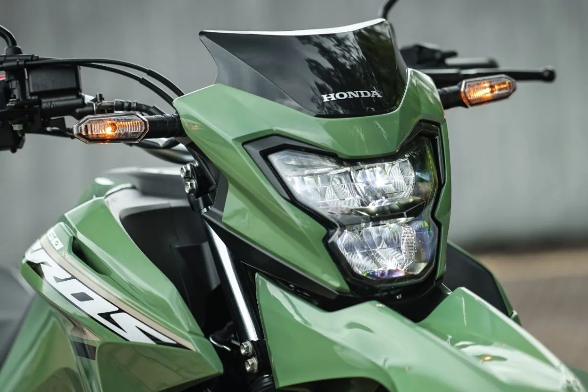 Bros 160 2027 mantém motor flex e estreia com novos recursos de segurança
