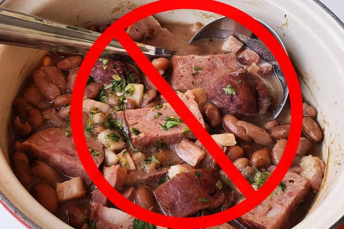 Carne-seca pode transformar o caldo do feijão; veja como controlar o sal