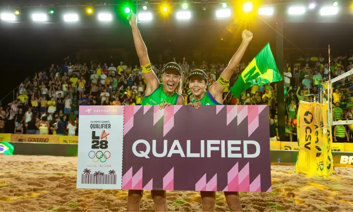 Duplas brasileiras avançam invictas às quartas do Pré-Olímpico de vôlei de praia