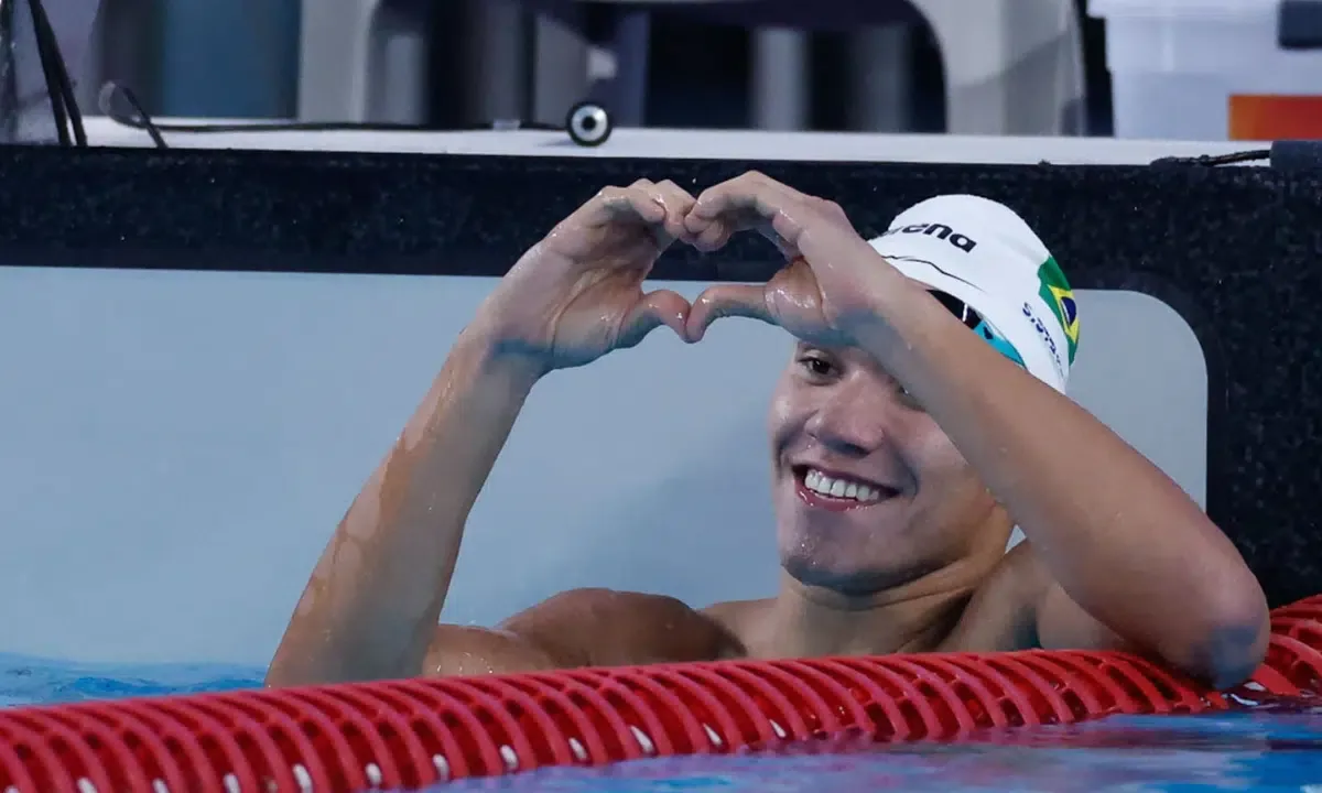 Stephan Steverink bate recorde e lidera noite brasileira na natação em Santa Fé